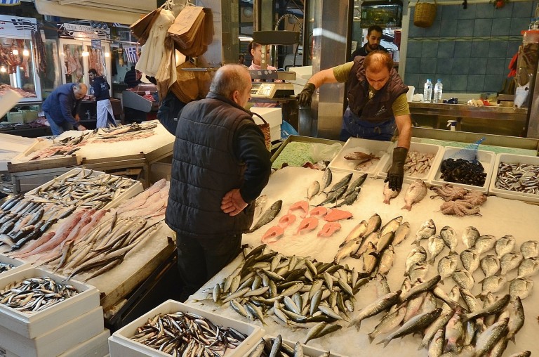 people-fish-market-marketplace